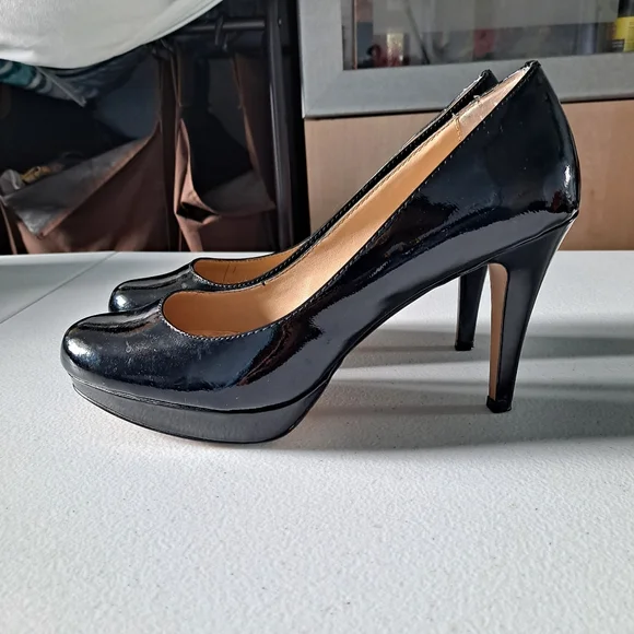 Circa Joan & David Luxe Black Leather Classic Platform Pumps - Picture 3 of 8